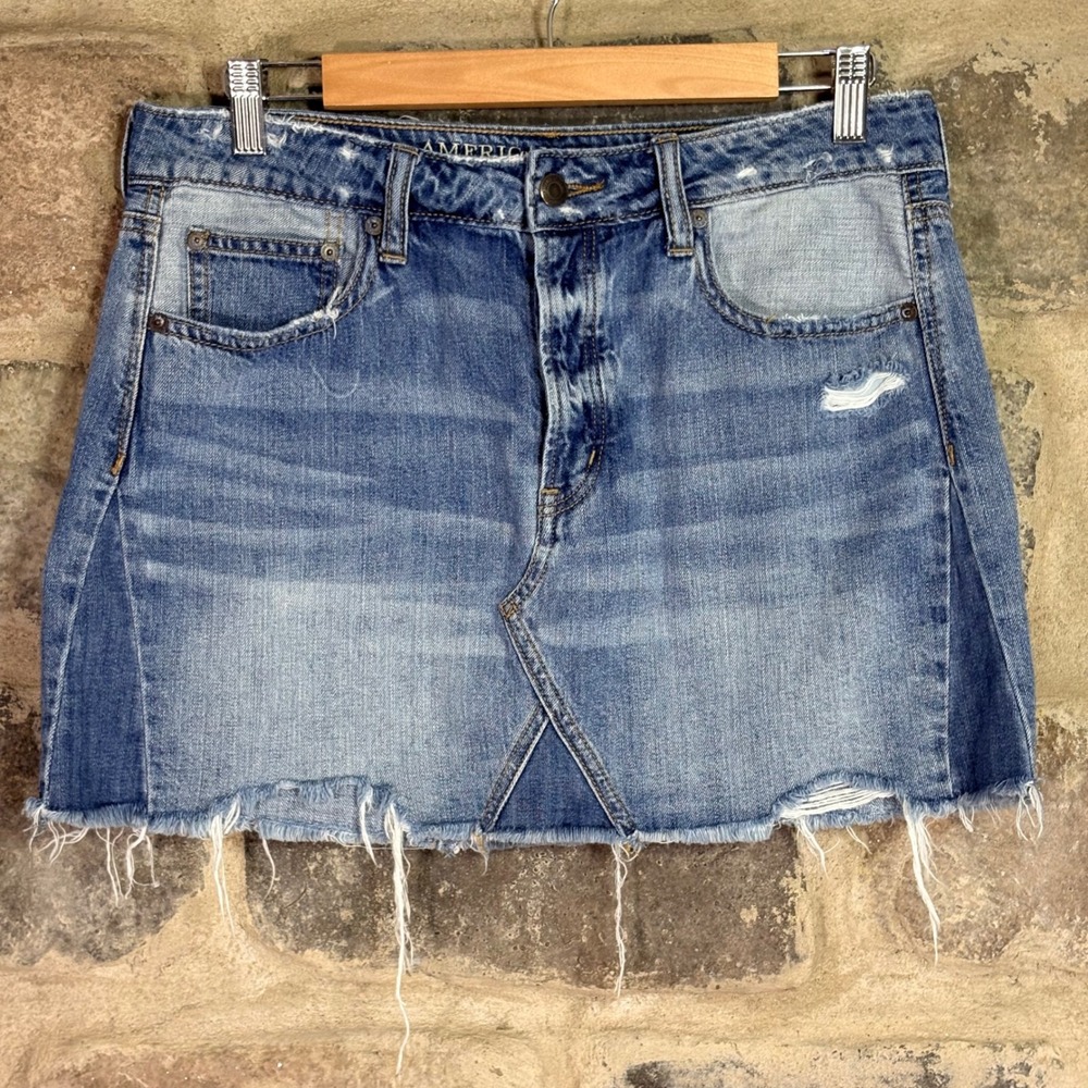 American Eagle Distressed Denim Mini Skirt Medium Wash Button Fly Size 10 Grunge